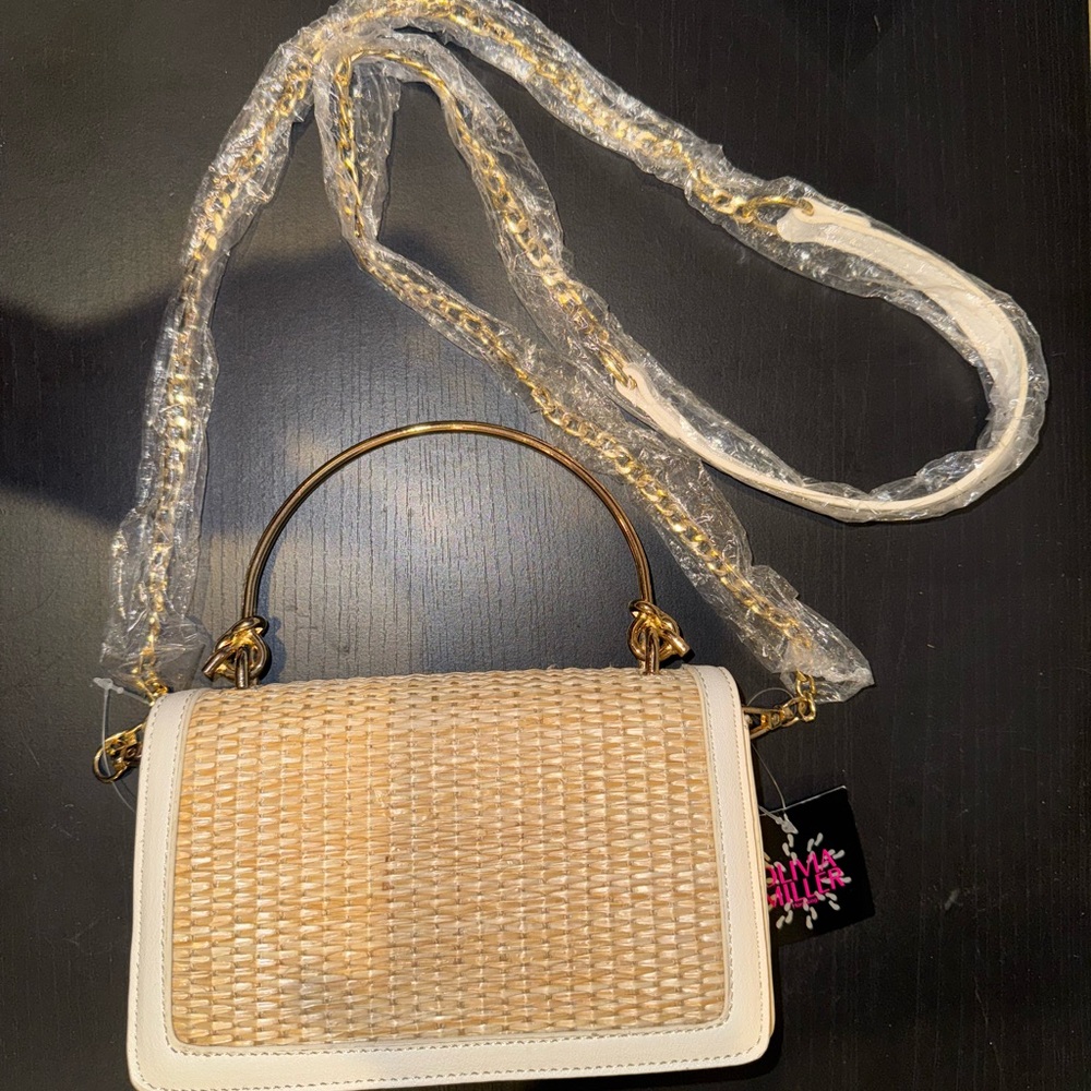Elegant Tan and White Woven Handbag - Picture 2 of 5